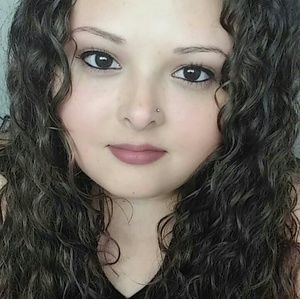 Meet your Posher, Alejandra